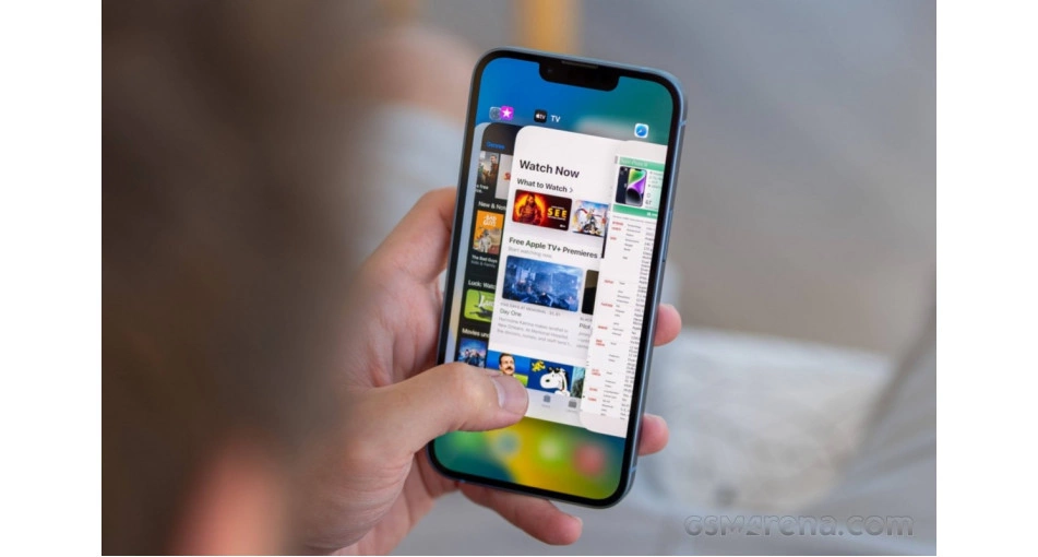 Gurman: Apple випустить новий iPhone SE у 2025 році без кнопки "Додому"